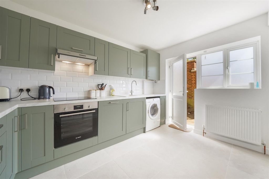 Property photo 1 of 14 Flat 20, Bittacy Court - Ucxzvs2Tbqavfb2m074Q.Jpg