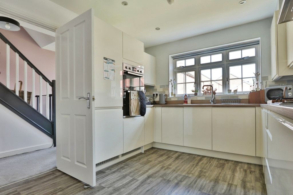 Property photo 3 of 20 4246435