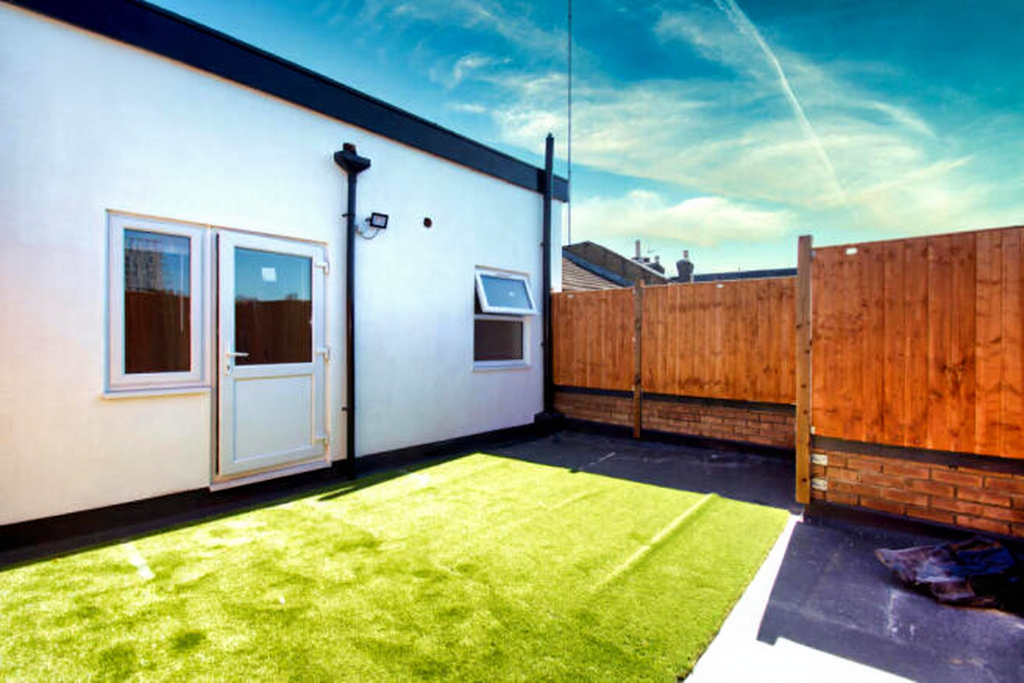 Property photo 3 of 7 6-F2047Faf-c969-4402-8Be2-210E0B3A2884