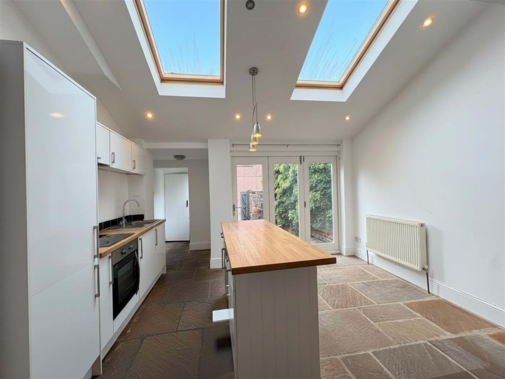 Property photo 3 of 7 11 Darnborough Kitchen Close.Png