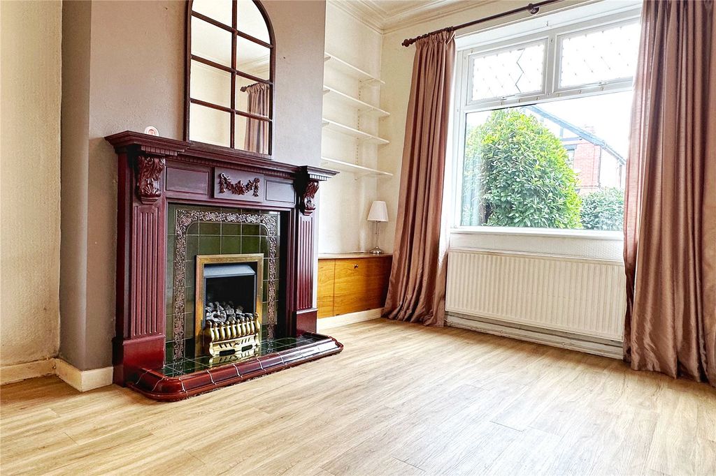 Property photo 3 of 20 Living Room