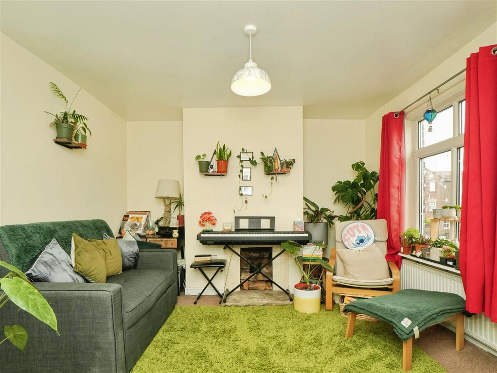Property photo 3 of 7 Living Room