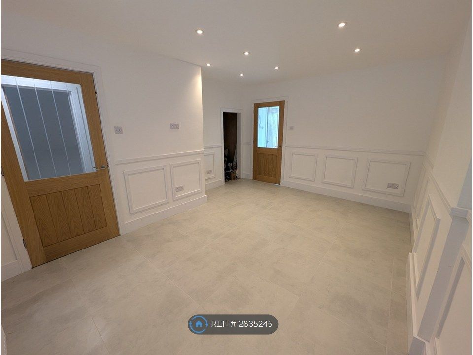 Property photo 1 of 10 Living Room