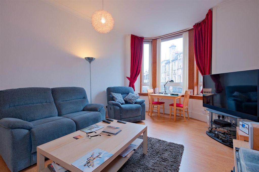 Property photo 2 of 14 Lounge