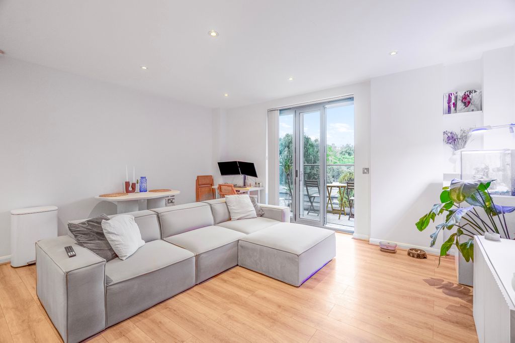 Property photo 2 of 20 Open Plan Living