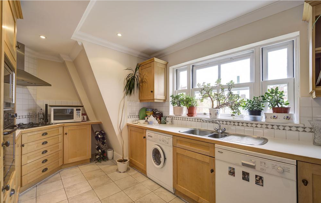Property photo 1 of 2