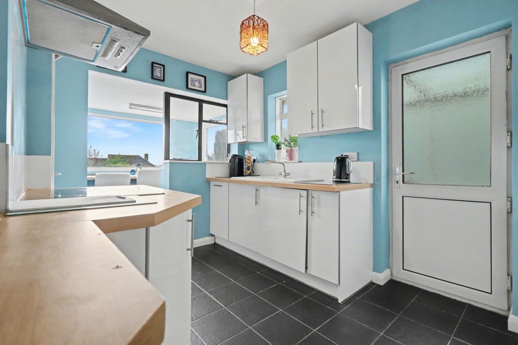 Property photo 3 of 12 Kitchen