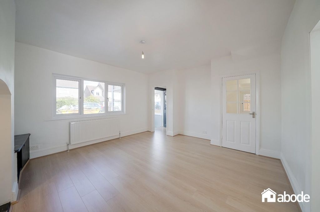 Property photo 3 of 23 13 Flaxfield Road-25.Jpg