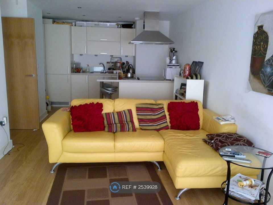 Property photo 1 of 20 Lounge