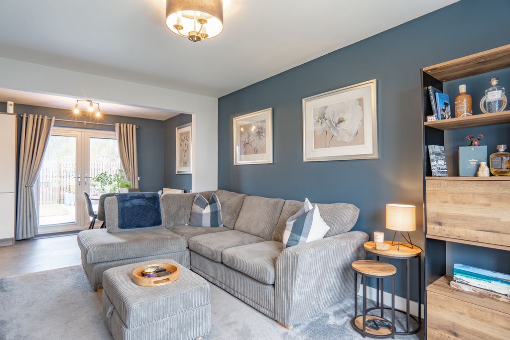 Property photo 2 of 40