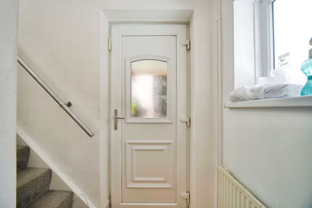 Property photo 2 of 17 Photo