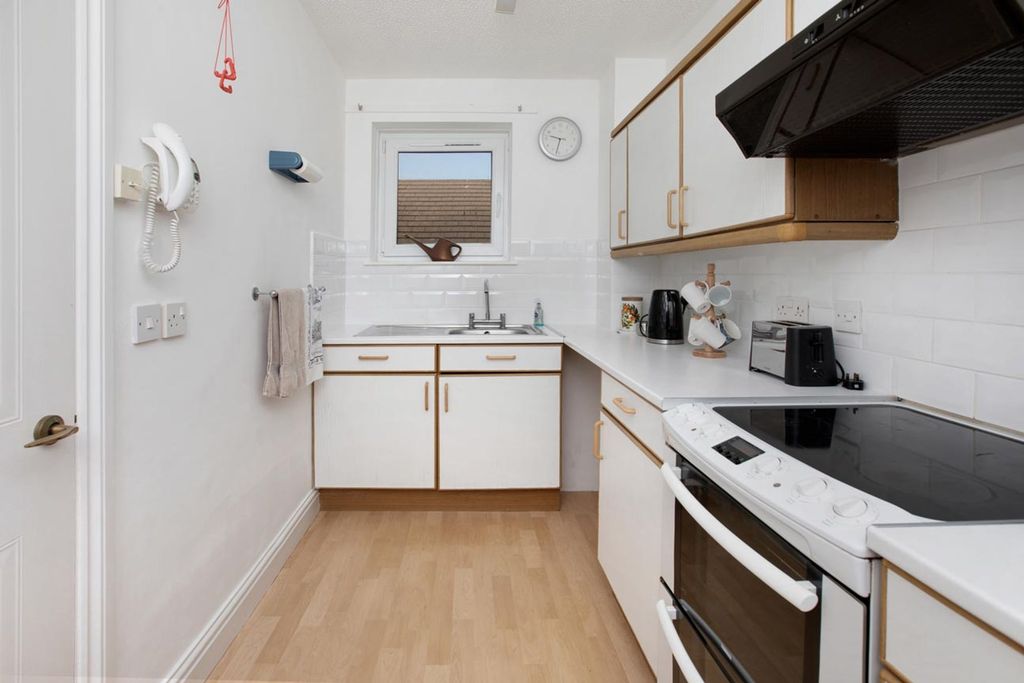 Property photo 3 of 9