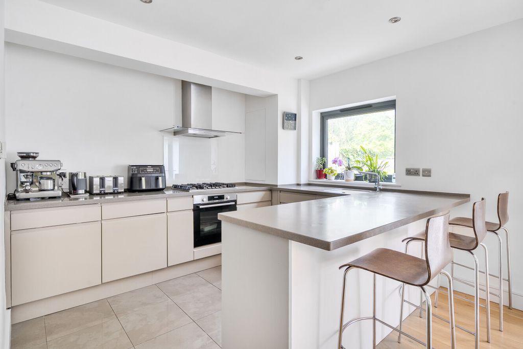 Property photo 2 of 17 1463632-8-6A07465...