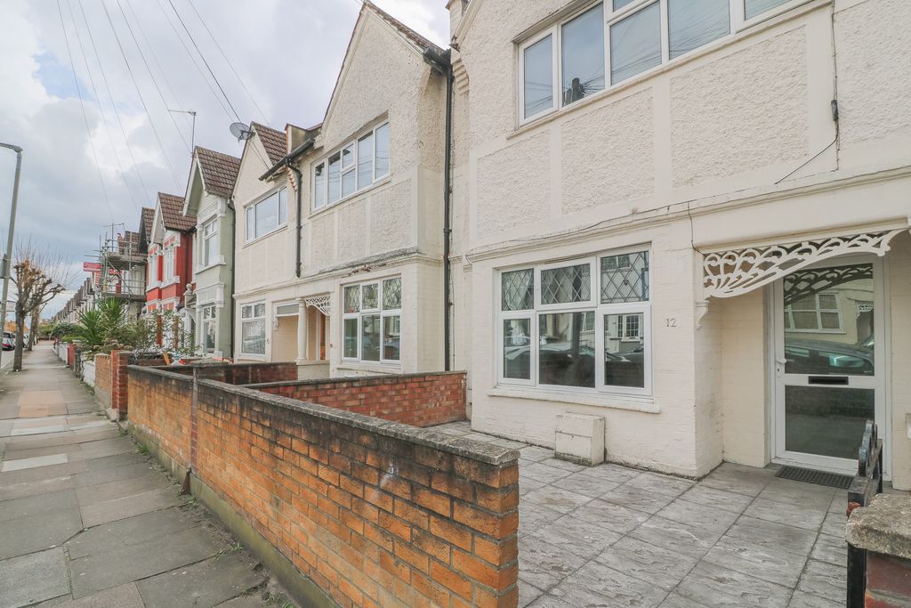 Property photo 2 of 18