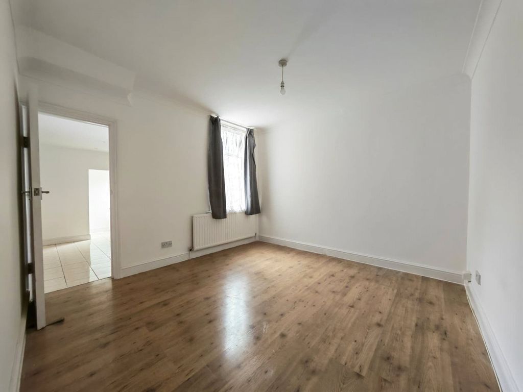 Property photo 3 of 8 Picture No. 25