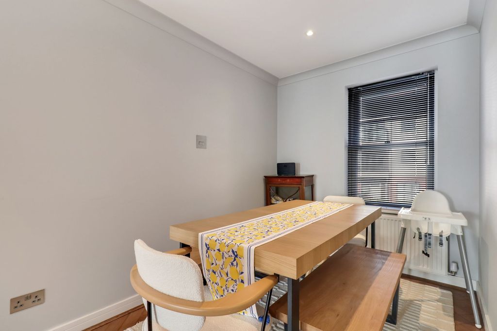 Additional image 6 of 2 bed flat for saleWalton Road, East Molesey KT8