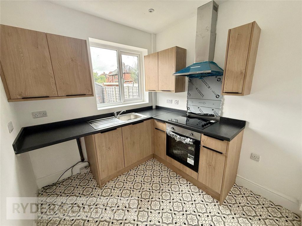 Property photo 3 of 19 Kitchen