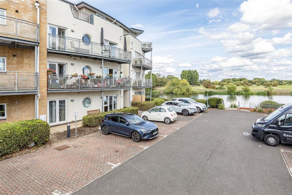 Property photo 1 of 14 Bridge House