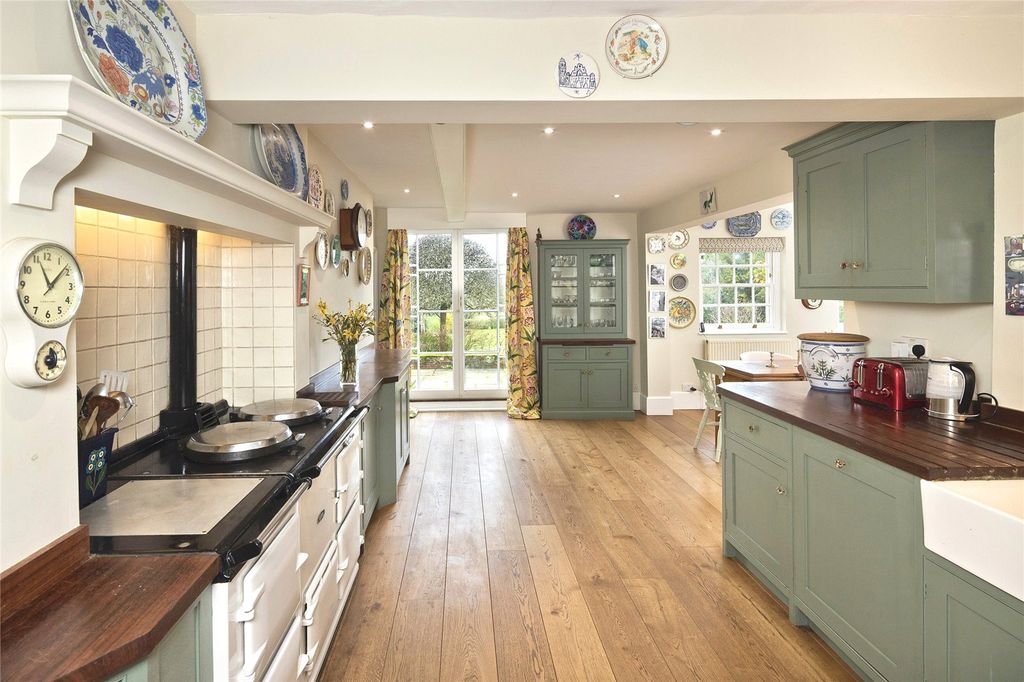 Property photo 2 of 23 Kitchen/Breakfast Rm