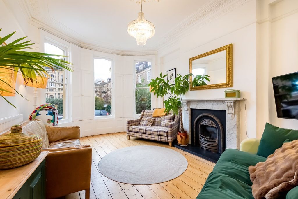 Property photo 2 of 17 Sitting Room