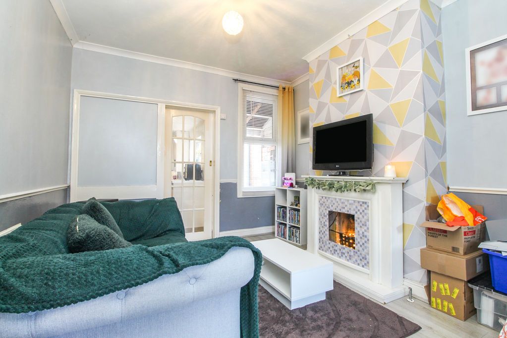 Property photo 2 of 11 Lounge