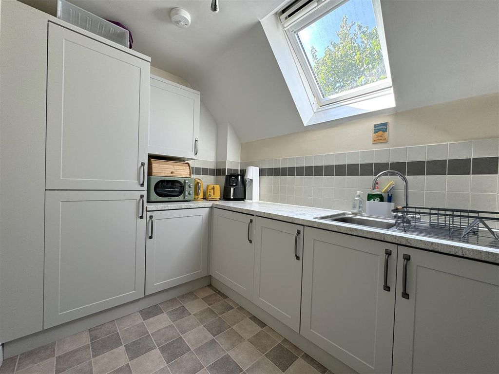 Property photo 3 of 8 Kitchen 1 .Jpeg