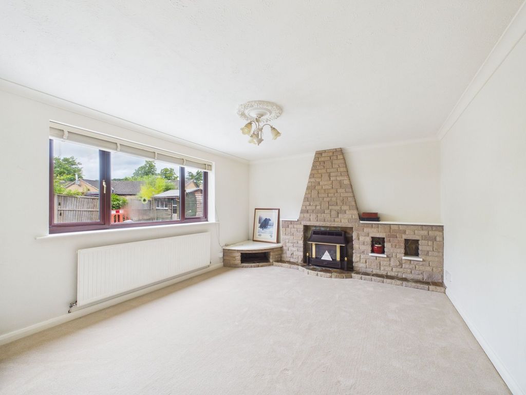 Property photo 3 of 18 Living Room