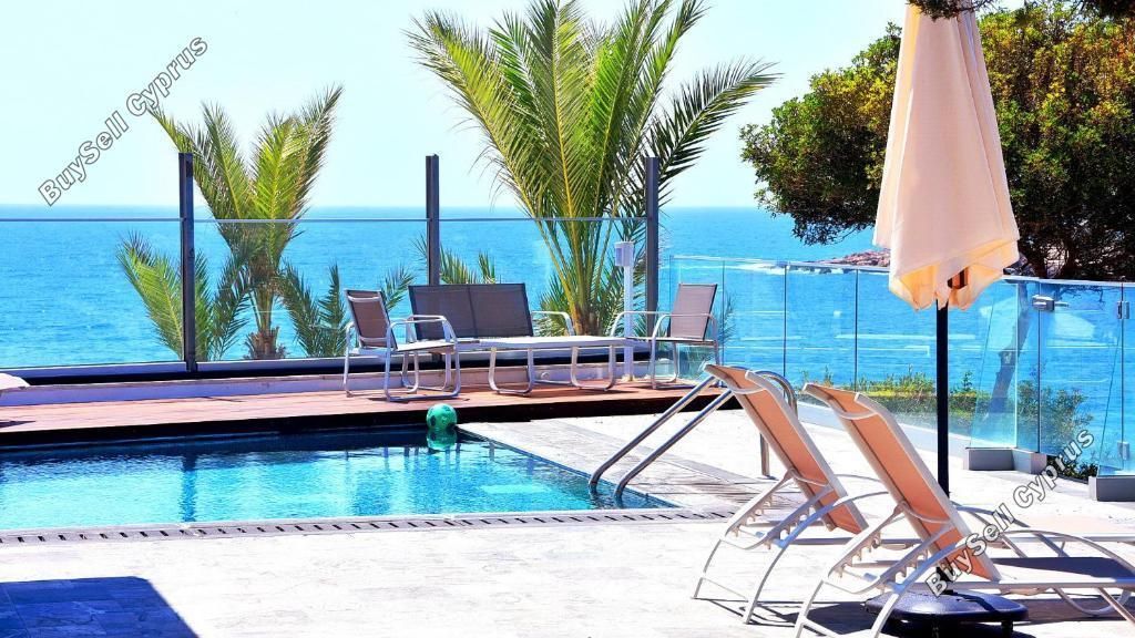 Property photo 2 of 47