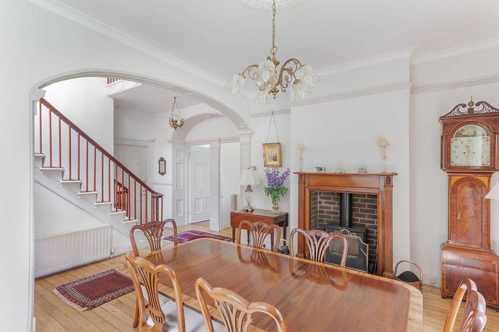 Property photo 3 of 26
