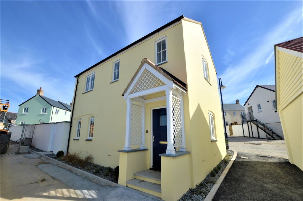 Property photo 1 of 10 Front Elevation