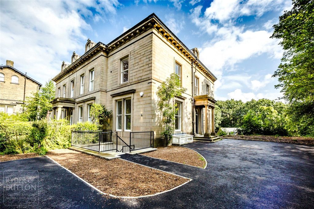 Property photo 1 of 16 External