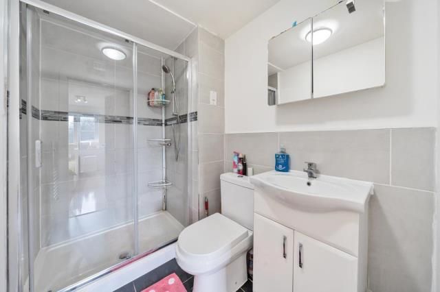 Property photo 3 of 25 Bathroom