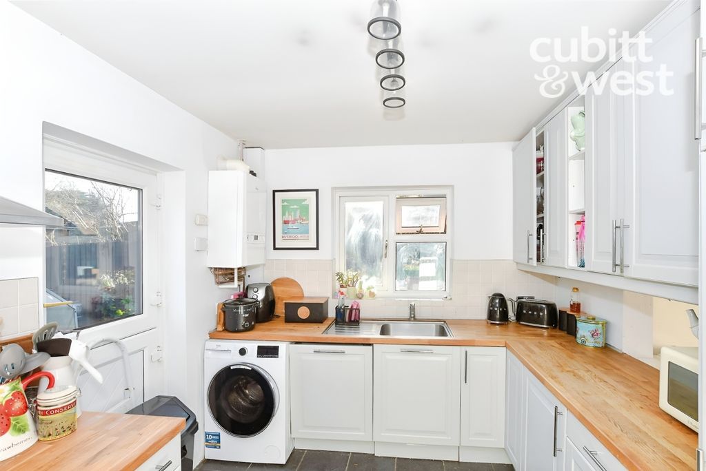 Property photo 3 of 15 Kitchen