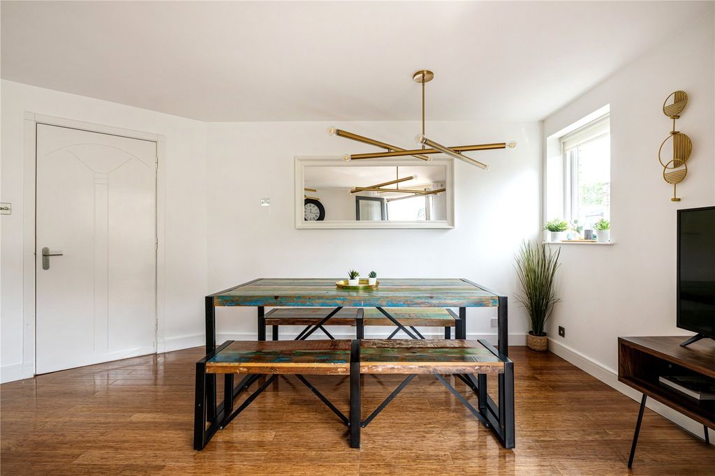 Property photo 3 of 10 Dining