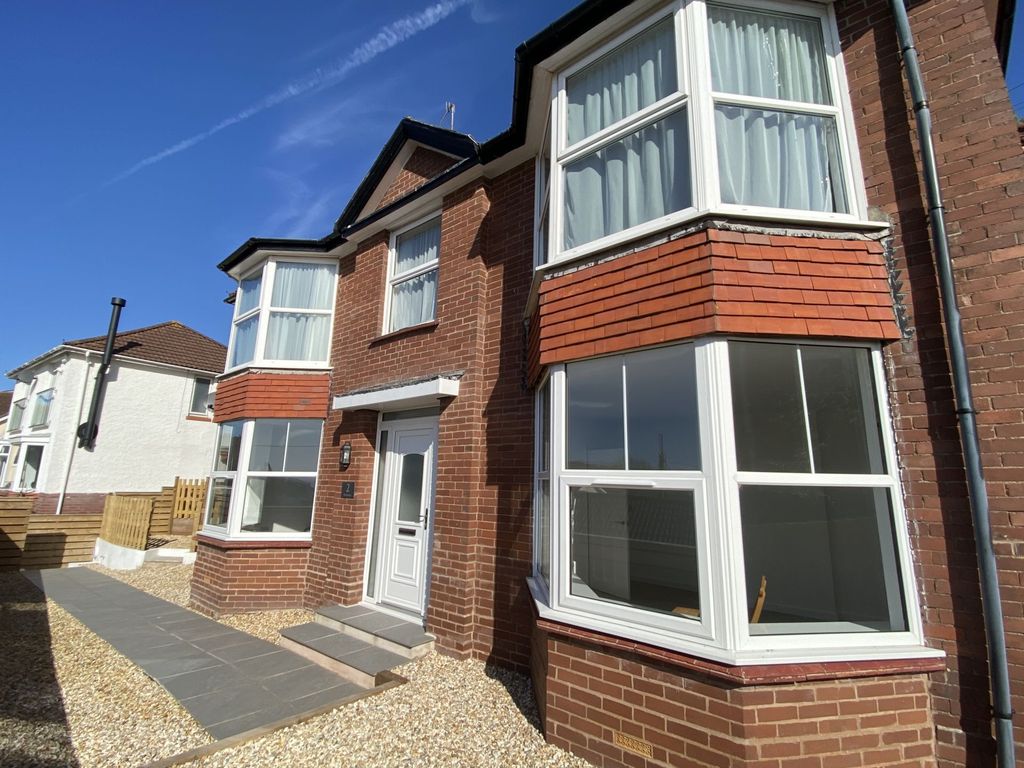 Property photo 1 of 17 Photo 3