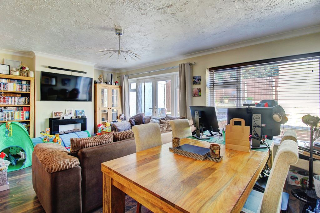 Property photo 2 of 17 Lounge With Dining