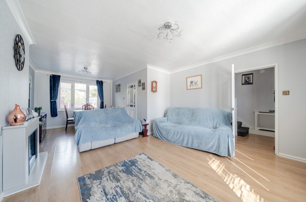 Property photo 3 of 20 Ewemove Harrogate Living Dining Room