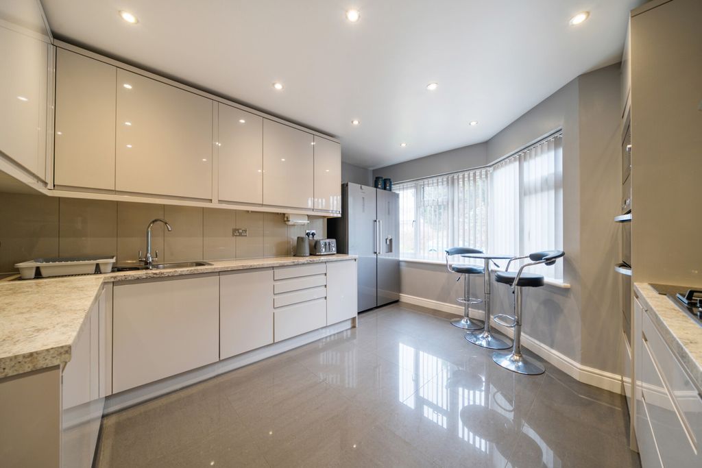 Property photo 3 of 20 Kitchen