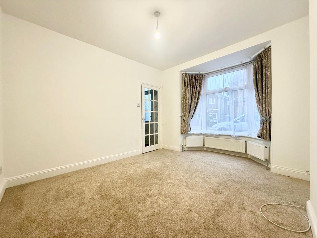 Property photo 3 of 12 Picture 3