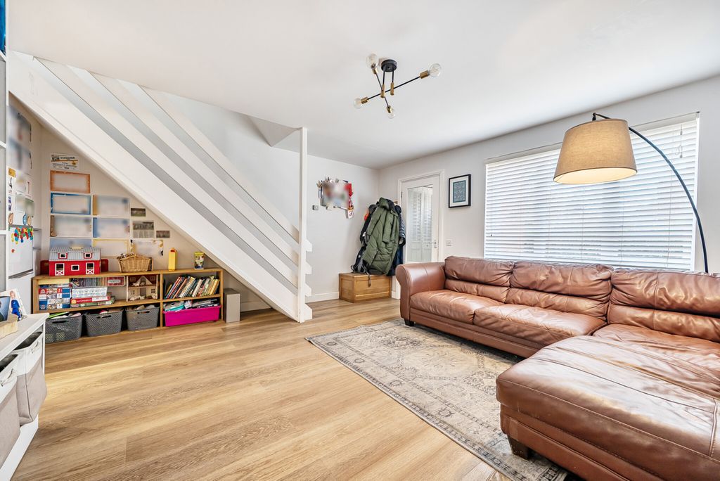 Property photo 2 of 21 1400122-12-696F82...