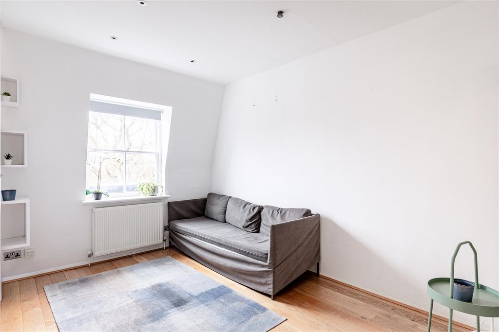 Property photo 2 of 6 Queensborough Terrace-7.Jpg