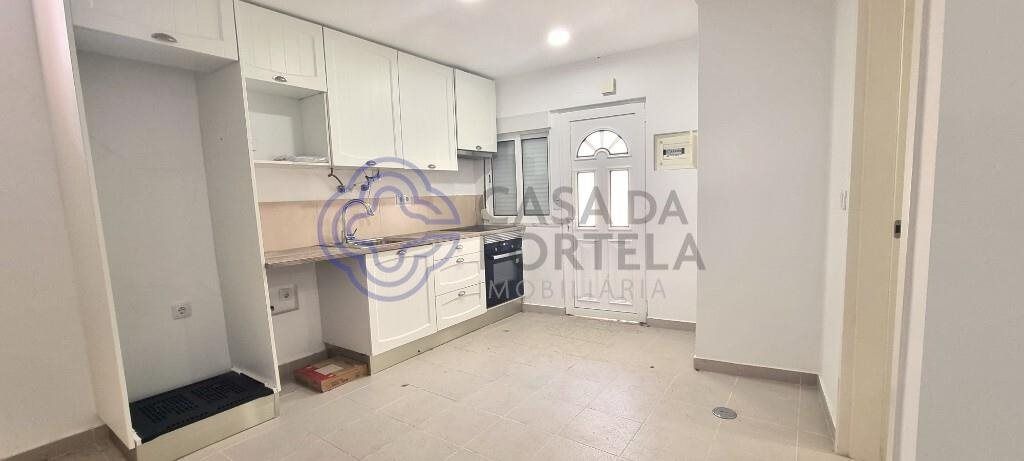 Property photo 1 of 18 Renovated T0 Home In Linda-A-Velha!