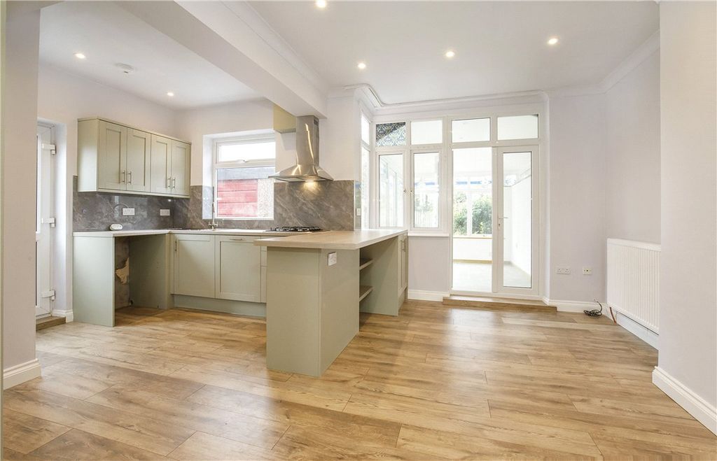 Property photo 2 of 15 Picture No. 26