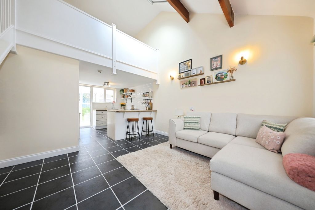 Property photo 2 of 8 Lounge/Diner