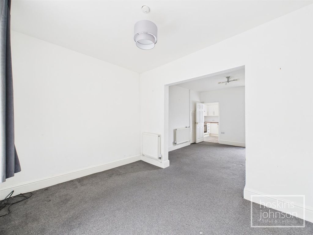 Property photo 3 of 13 Lounge