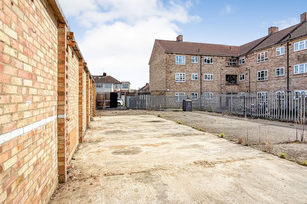 Property photo 1 of 12 Land And Former Garage Site At Oatlands Road, Enfield En3 5Lj
