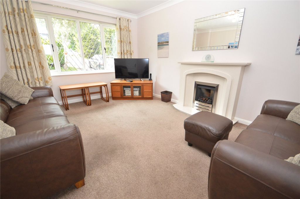 Property photo 2 of 17 Picture No. 16