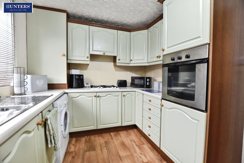 Property photo 2 of 12 Kitchen