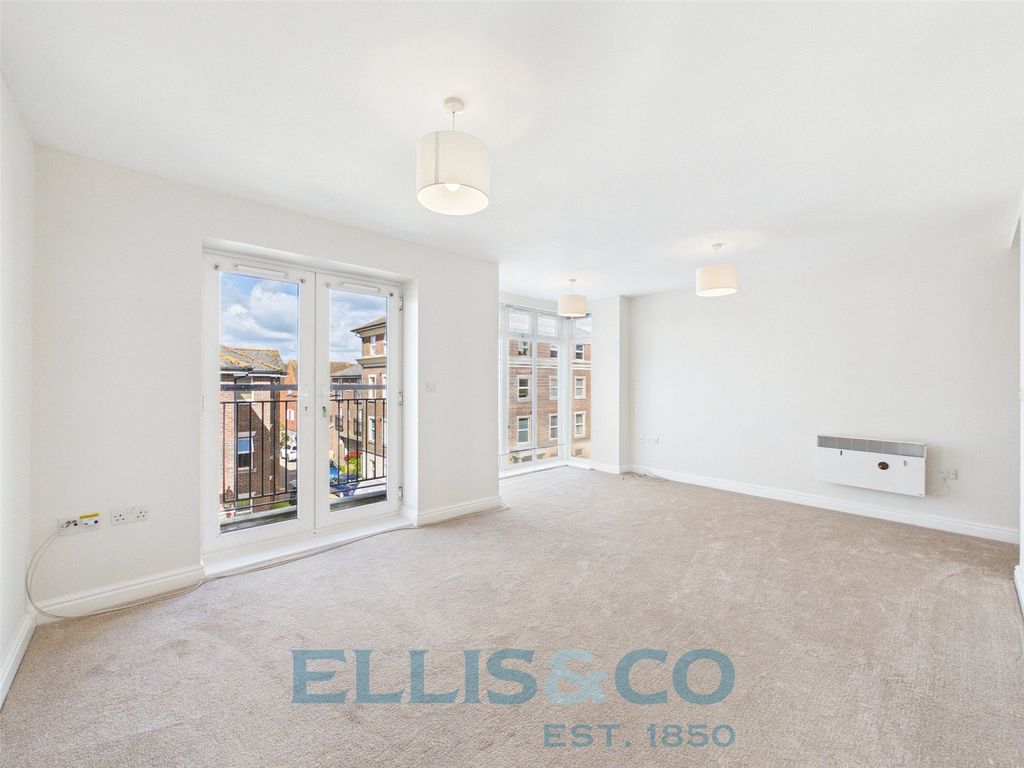 Property photo 3 of 12 Picture No. 14