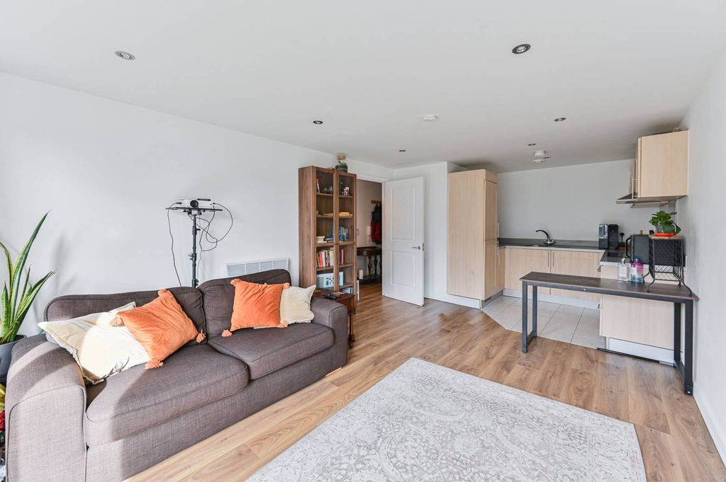 Property photo 1 of 12